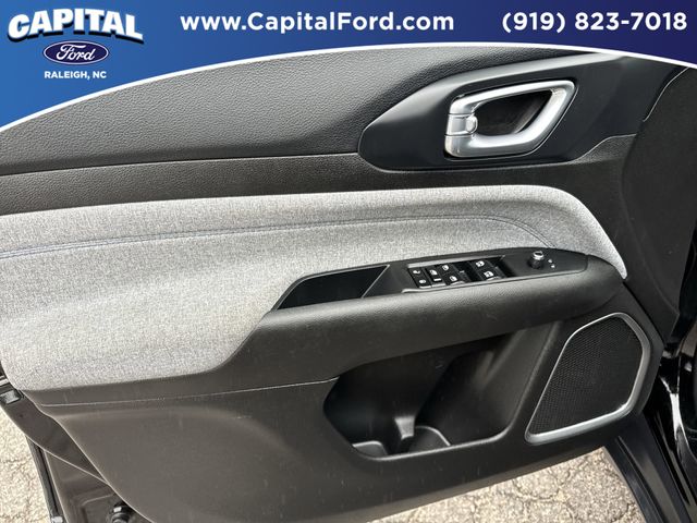 Used 2025 Black Jeep Latitude image 20