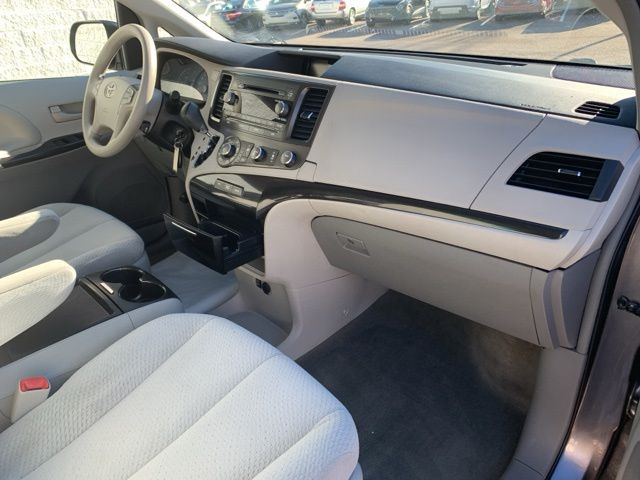 2011 Toyota Sienna LE 8-Passenger photo