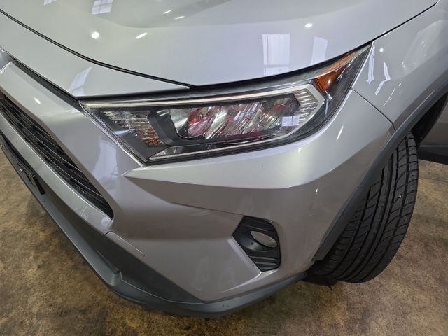 Used 2019 Silver Toyota XLE image 32