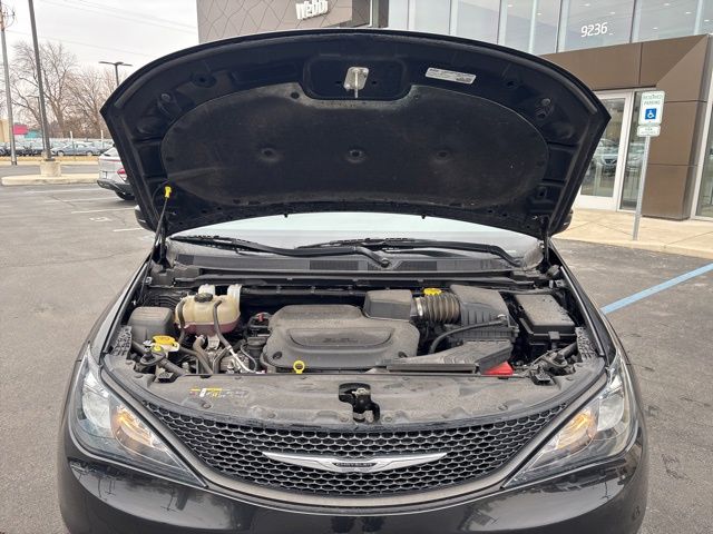 Used 2023 Black Chrysler LX image 39