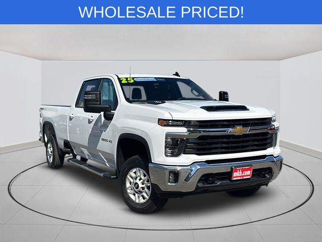 Summit White 2025 Chevrolet Silverado 2500HD Pickup Truck Four-Wheel Drive Automatic
