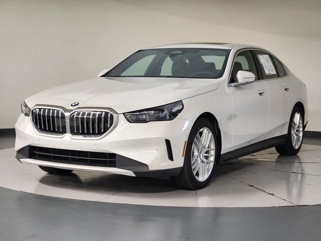 Mineral White Metallic 2025 BMW 5 Series 530i RWD Sedan Rear-Wheel Drive 8-Speed Automatic