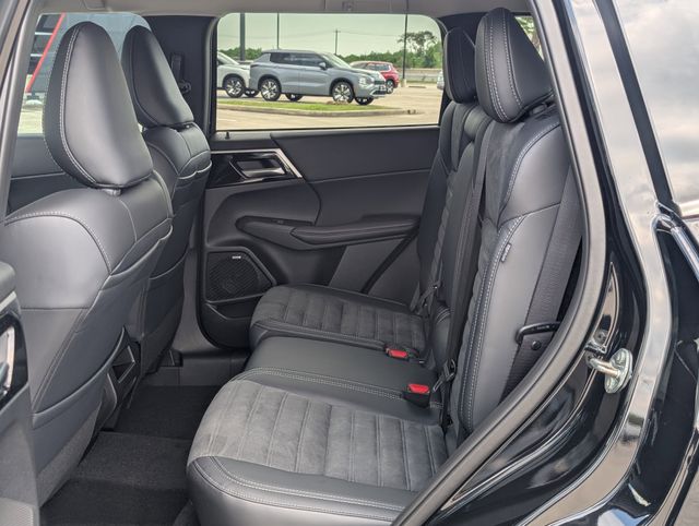 Used 2025 Black Mitsubishi SE image 24