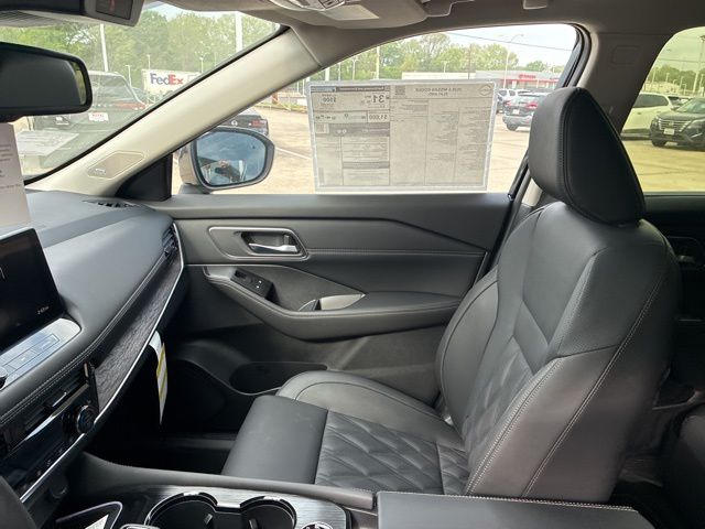 2026 Nissan Rogue Platinum Black at Supreme Chevrolet of Gonzales