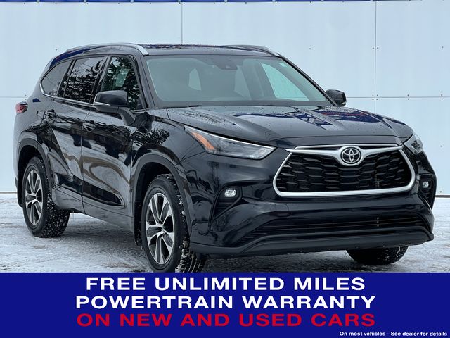 Midnight Black Metallic 2022 Toyota Highlander XLE AWD SUV / Crossover All-Wheel Drive 8-Speed Automatic