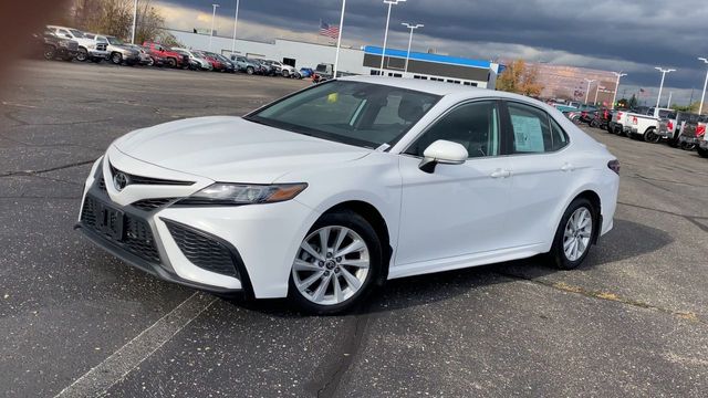 2022 Toyota Camry SE 4