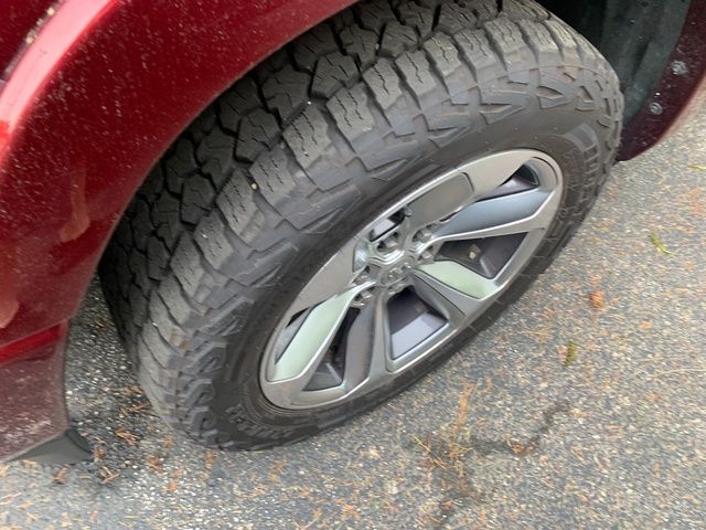 View vehicle photo 2