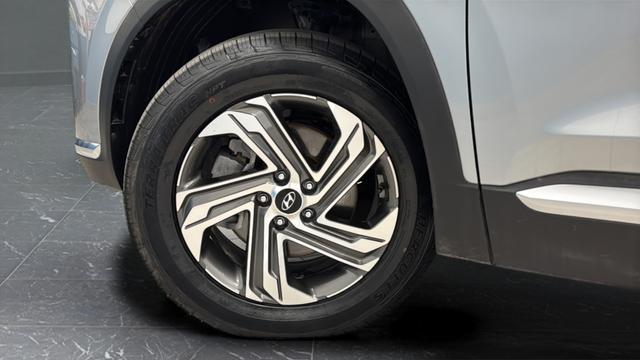 Used 2022 Shimmering Silver Pearl Hyundai SEL image 40