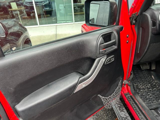 Used 2014 Red Jeep Unlimited Sahara image 20