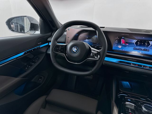 2025 BMW i5 xDrive40 24