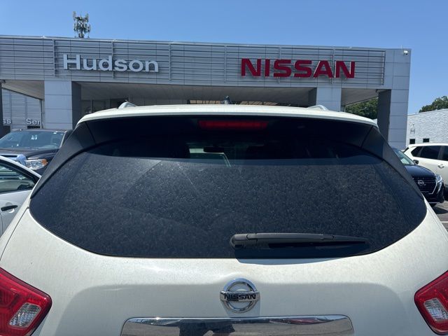 2017 Pearl White Nissan Pathfinder SL FWD SUV