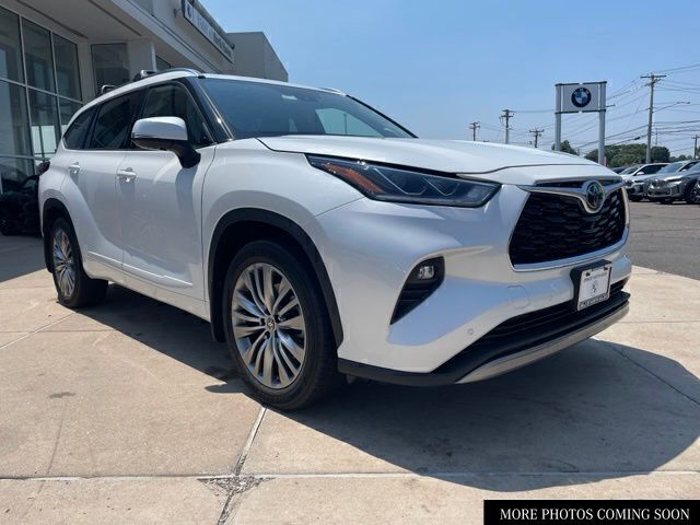 Pearl 2022 Toyota Highlander SUV / Crossover All-Wheel Drive 8-Speed Automatic