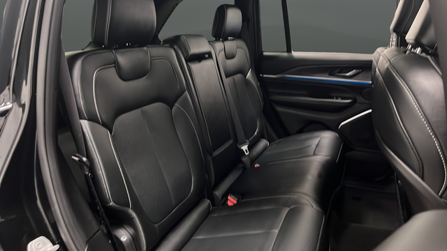 Certified Used 2025 Diamond Black Crystal Pearlcoat Jeep Overland image 25