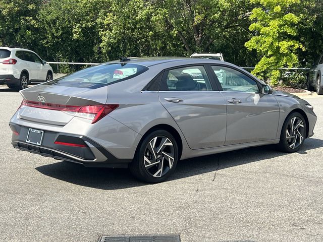 Used 2025 Silver Hyundai SEL Convenience image 13