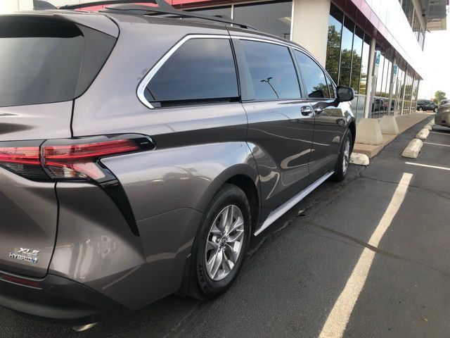 2022 Toyota Sienna XLE 5