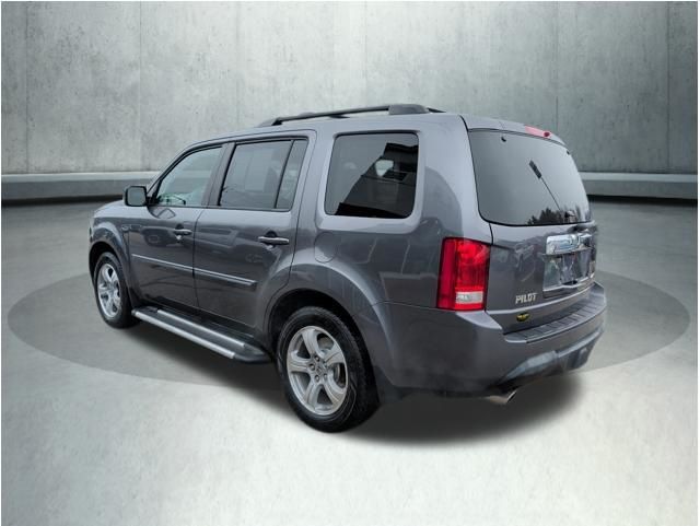 View vehicle photo 3