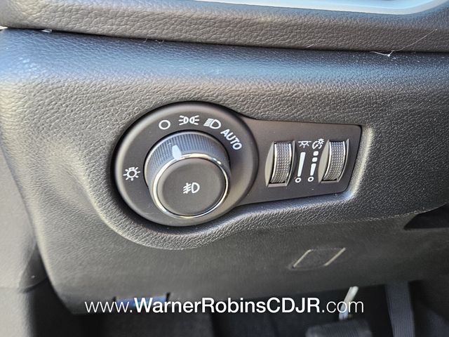 New 2026 White Chrysler Select image 29