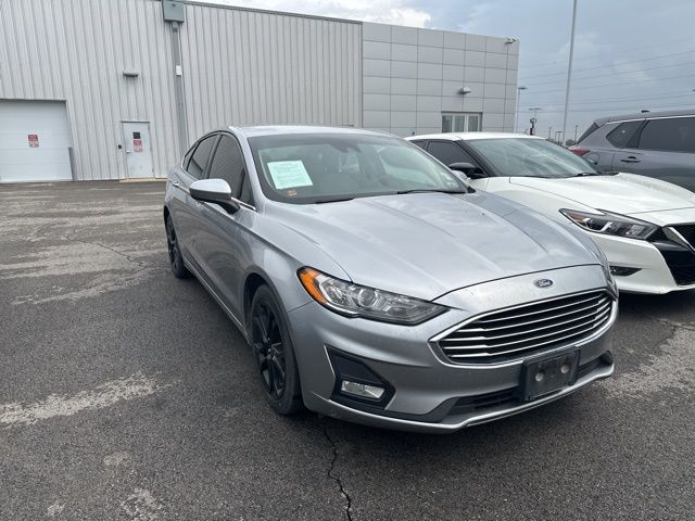 Silver 2020 Ford Fusion SE FWD Sedan Front-Wheel Drive 6-Speed Automatic