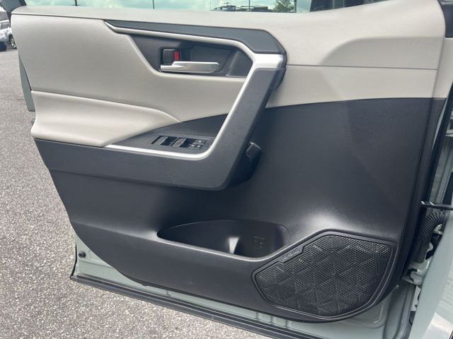 Used 2022  Toyota XLE image 30