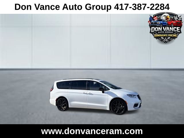 Bright White Clearcoat 2025 Chrysler Pacifica Limited FWD Minivan Front-Wheel Drive 9-Speed Automatic