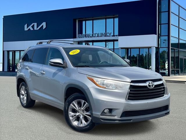 Silver Sky Metallic 2015 Toyota Highlander XLE SUV / Crossover Front-Wheel Drive 6-Speed Automatic Overdrive
