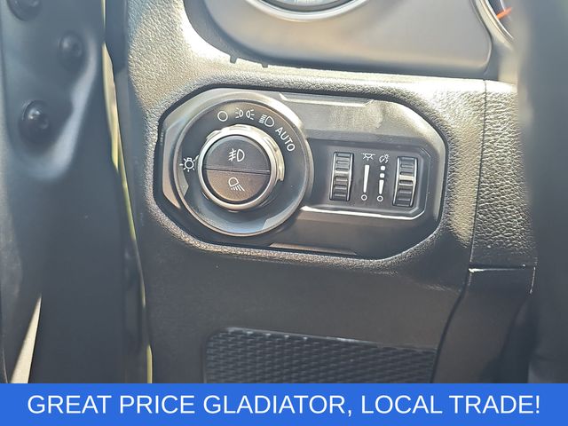 Used 2020 Silver Jeep Sport image 22