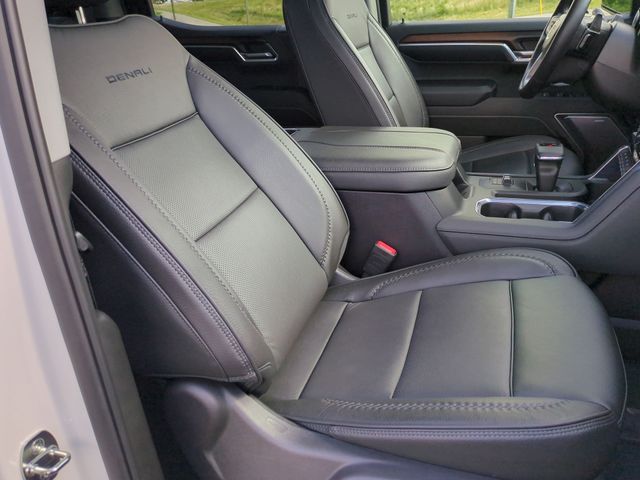 Used 2024 White GMC Denali image 25