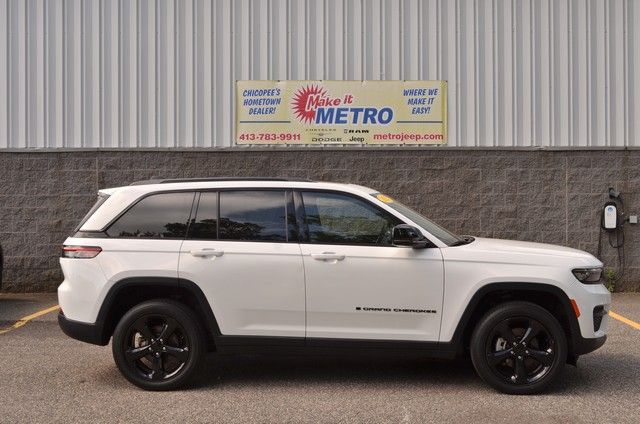 Bright White Clearcoat 2023 Jeep Grand Cherokee Altitude X 4WD SUV / Crossover Four-Wheel Drive 8-Speed Automatic