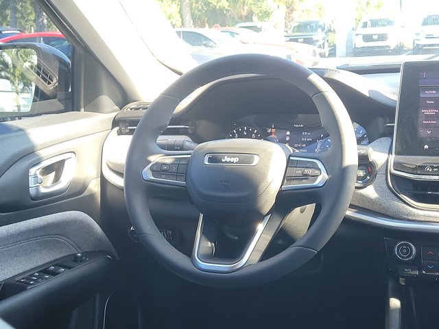 Used 2022 Black Jeep Latitude image 3