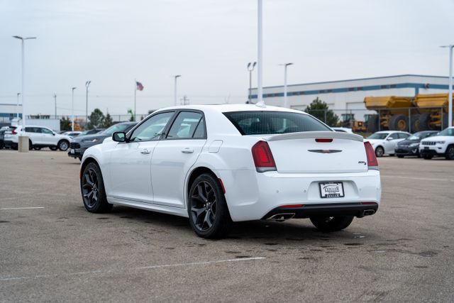 2022 Chrysler 300 S 5