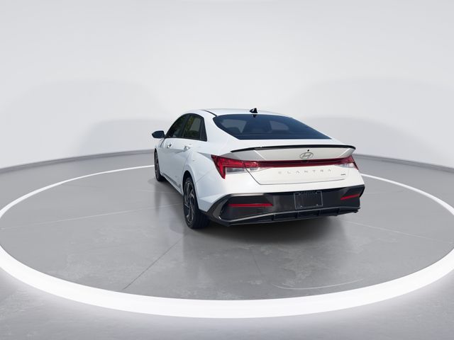 Used 2025 White Hyundai SEL Sport image 7