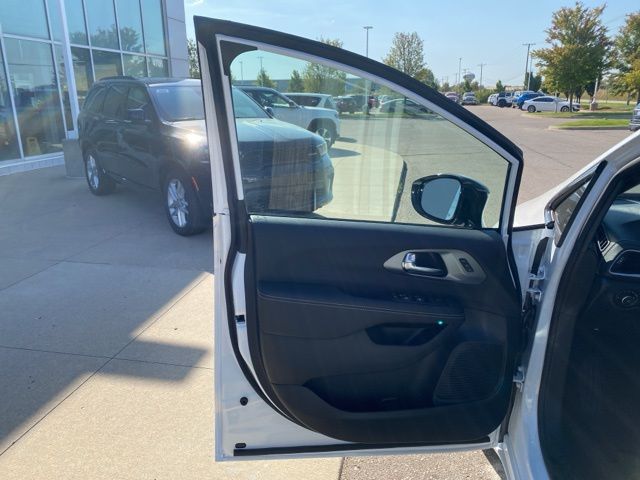 2026 Chrysler Pacifica Select - Bright White Clearcoat exterior view 10