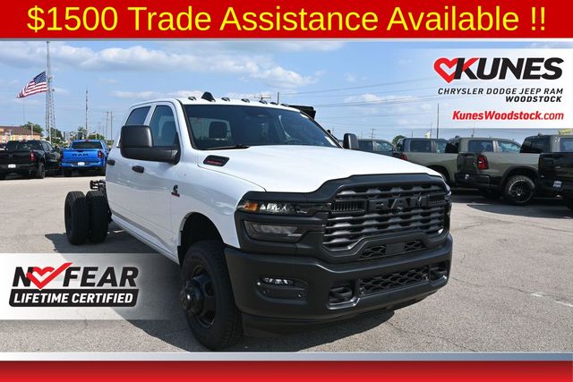 Bright White Clearcoat 2026 RAM 3500 Chassis Pickup Truck Four-Wheel Drive 8-Speed Automatic