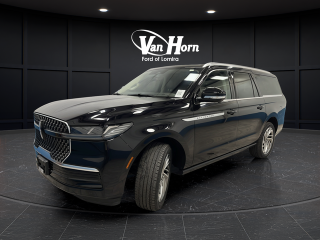 Used 2025 Infinite Black Metallic Clearcoat Lincoln Reserve image 3