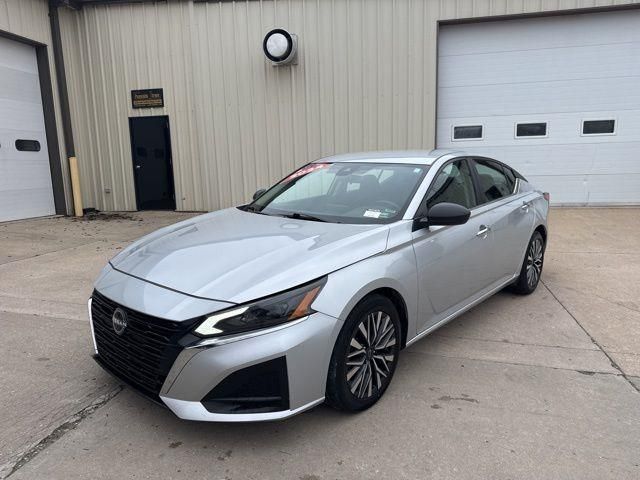 Brilliant Silver Metallic 2024 Nissan Altima 2.5 SV FWD Sedan Front-Wheel Drive Continuously Variable Transmission