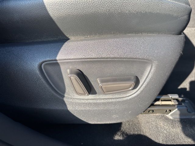 used 2021 Toyota Highlander car, priced at $28,899