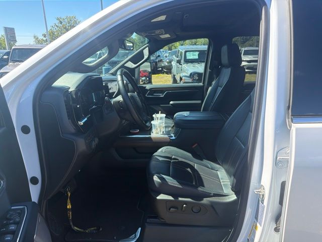2024 Iridescent Pearl Tricoat Chevrolet Silverado 2500HD High Country 4X4 Truck