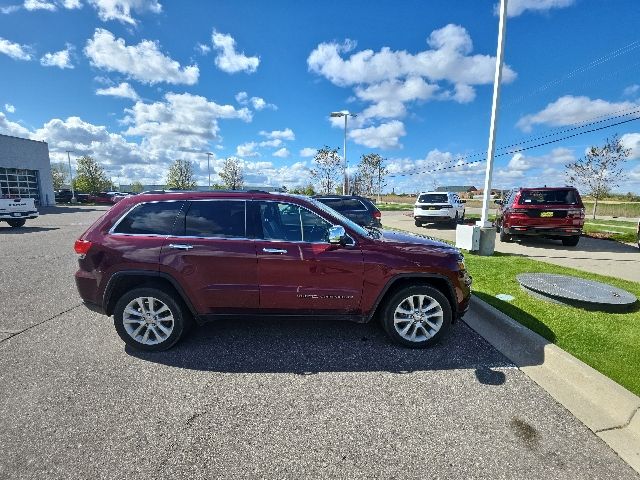 2017 Jeep Grand Cherokee Limited - Velvet Red Pearlcoat exterior view 3