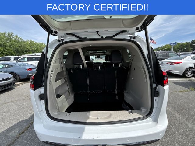 Used 2024 White Chrysler Limited image 21