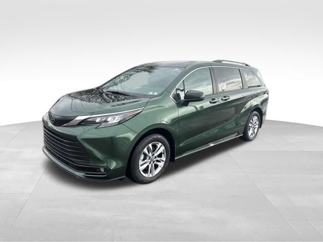 2026 Toyota Sienna XLE 7-Passenger AWD