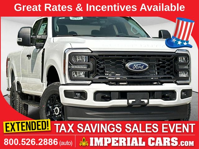 Oxford White 2026 Ford F-250 Super Duty Pickup Truck Four-Wheel Drive Automatic