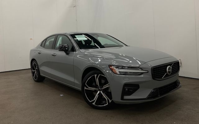 2024 Volvo S60 B5 Core Dark Theme