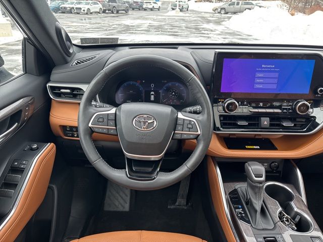used 2023 Toyota Highlander car, priced at $43,136