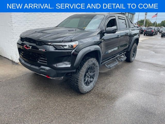 Reef Blue Metallic 2025 Chevrolet Colorado Pickup Truck Four-Wheel Drive 8-Speed Automatic