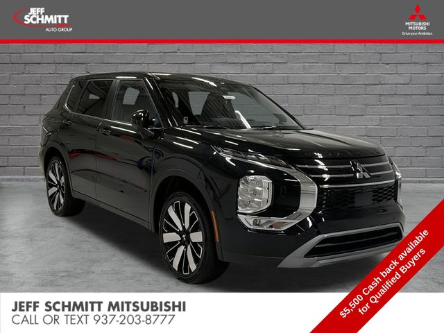 Labrador Black Pearl 2026 Mitsubishi Outlander SUV / Crossover Front-Wheel Drive Continuously Variable Transmission