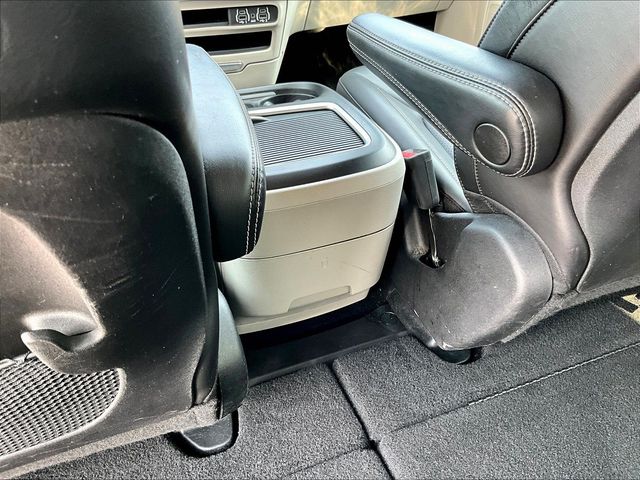 Used 2024 Chrysler Pacifica Van