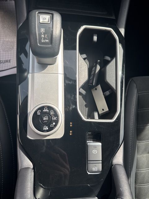 Used 2025  Mitsubishi SE image 28