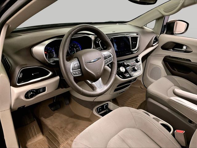 2017 Chrysler Pacifica Touring - 11