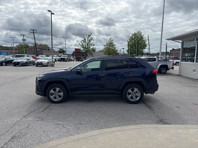 2022 Toyota RAV4 XLE photo
