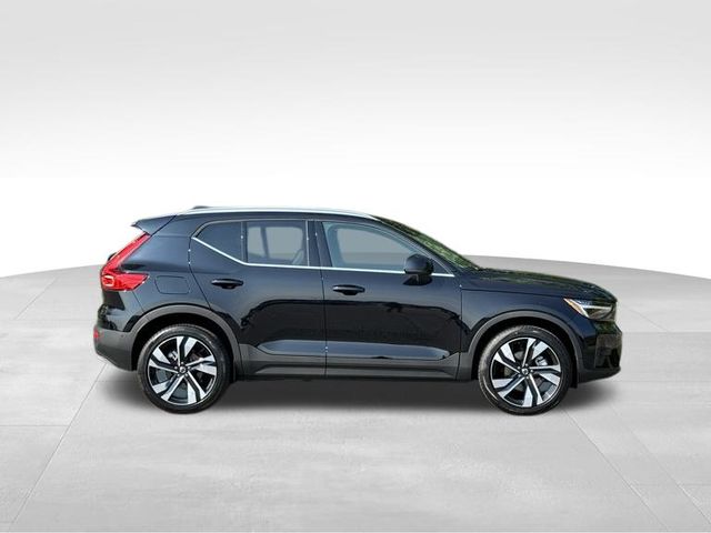 2024 Volvo XC40 B5 Plus Bright Theme 6